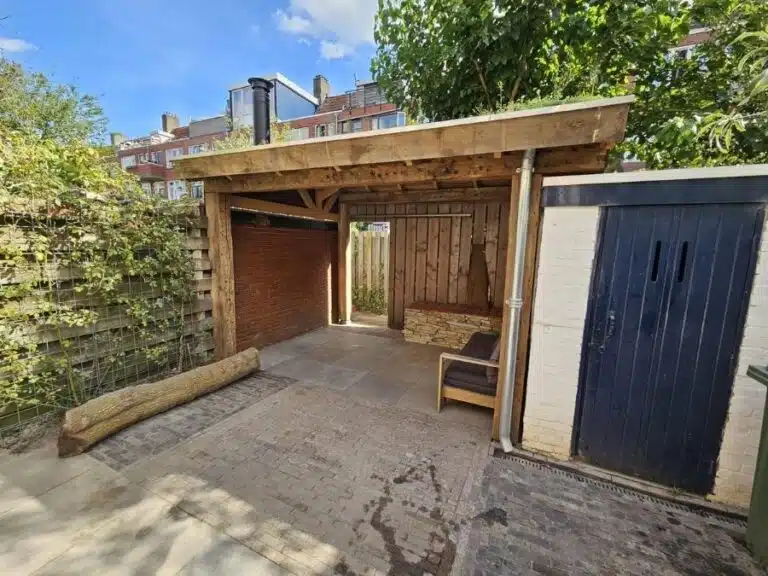 Kleine houten kapschuur op maat gebouwd door DIM Houtbouw