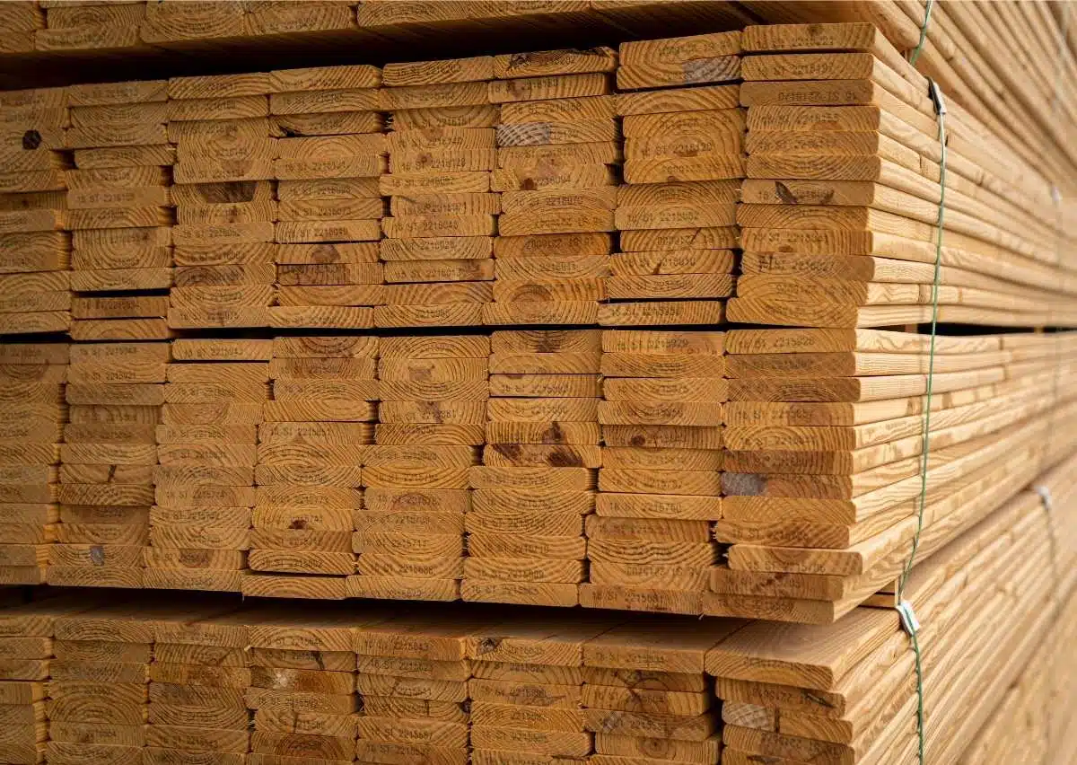 houten planken op een stapel